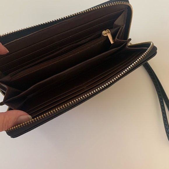 Basic black faux leather wallet . NWOT - Picture 2 of 3